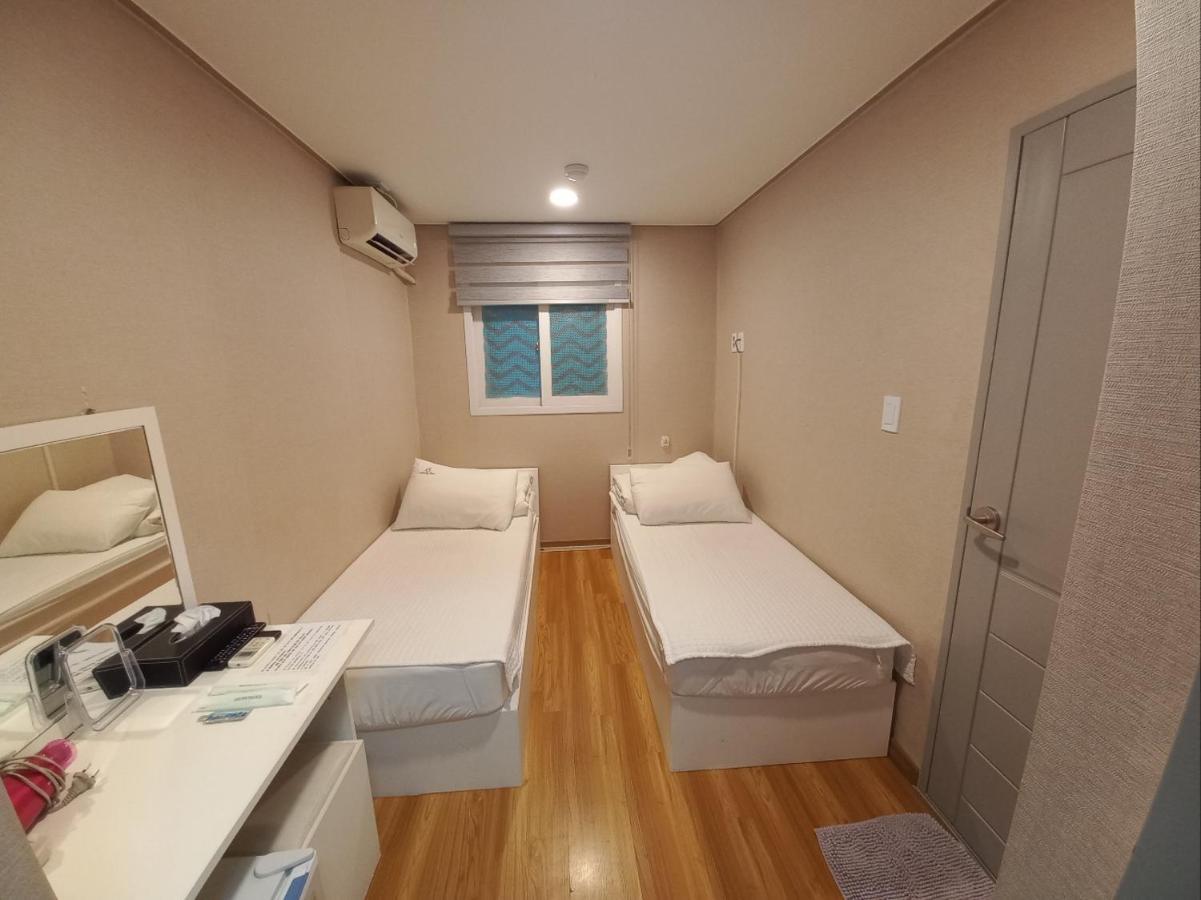 2⋆ OHMY INN DONGDAEMUN ≡ Сеул, Южная Корея ≡ Lowest Booking Rates For Ohmy  Inn Dongdaemun in Сеул